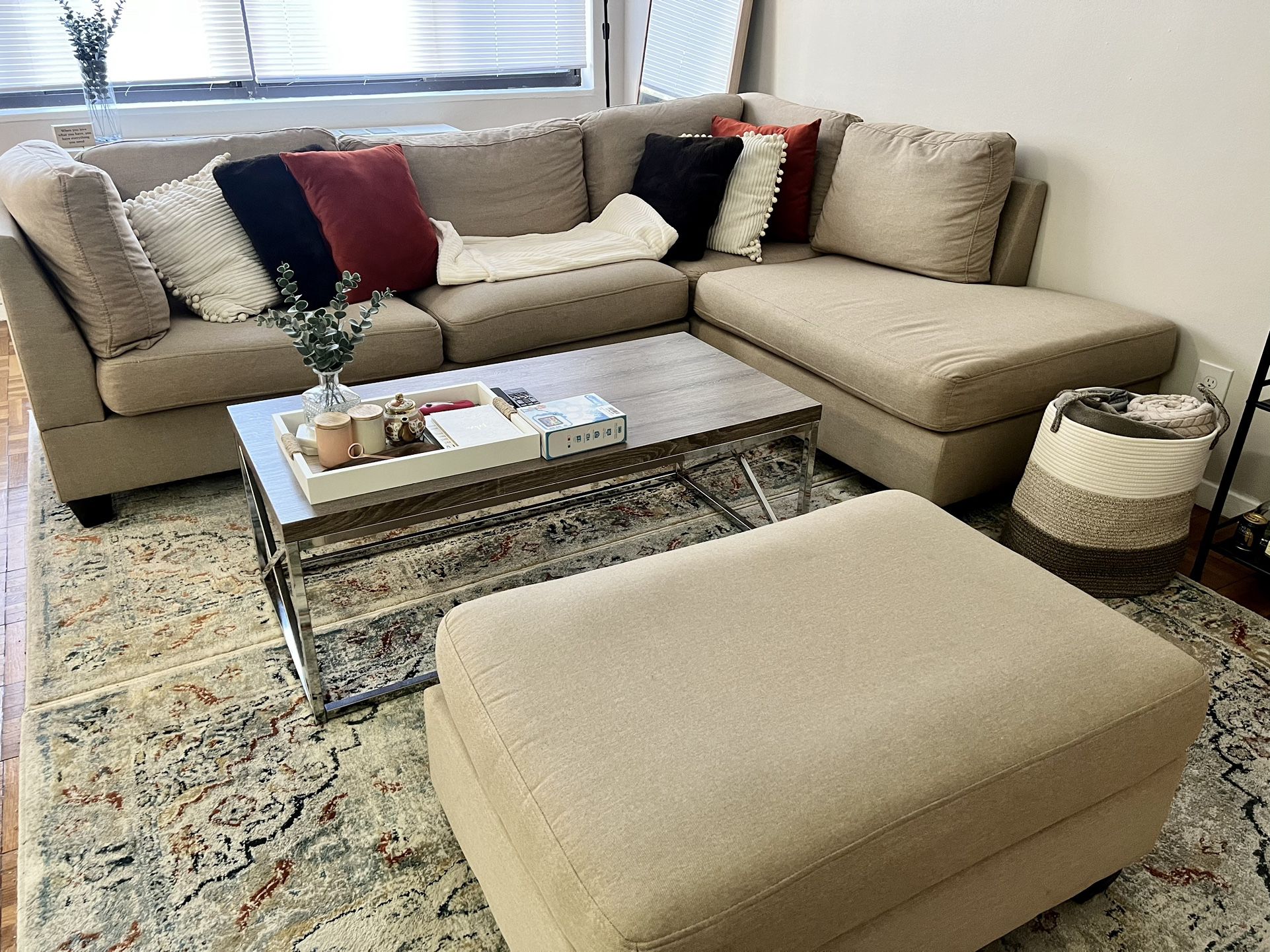Sectional Couch with ottoman 