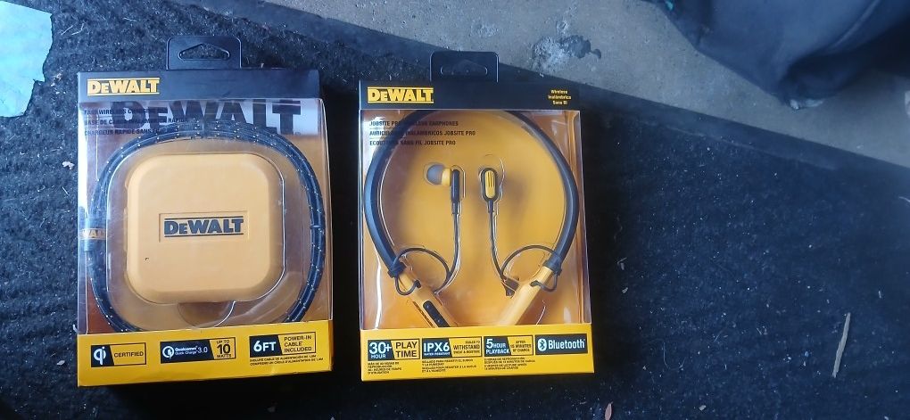 DeWalt Headphones And Wireless Charging Pad