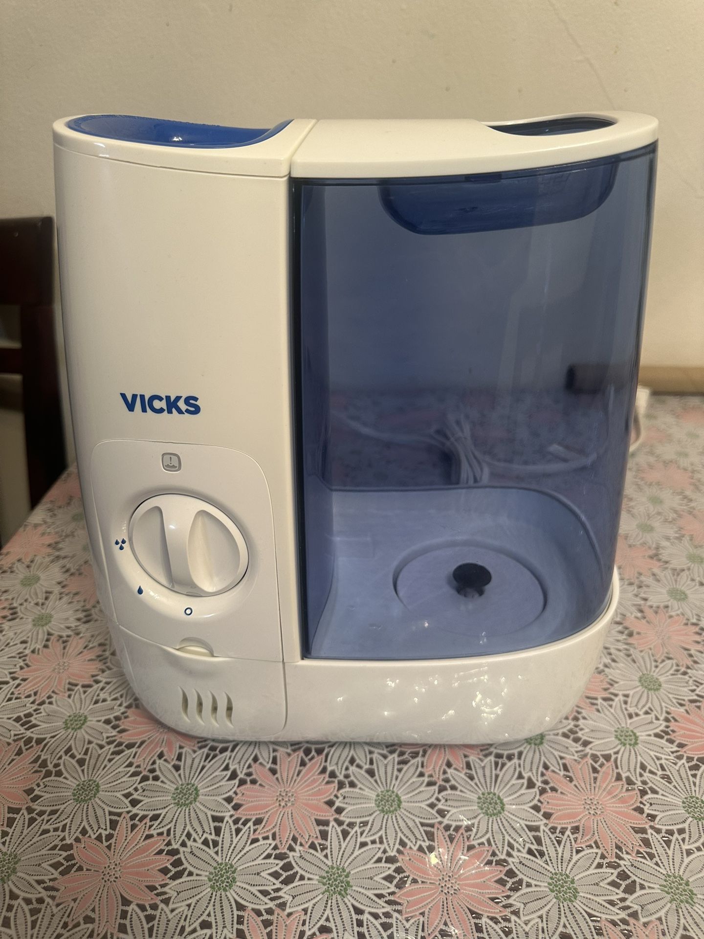 Vicks Warm Moisture Humidifier White/Blue