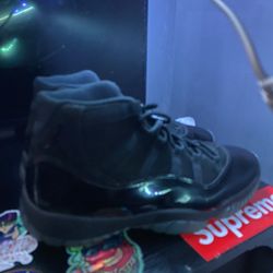 Cap And Gown Jordan 11 size 13