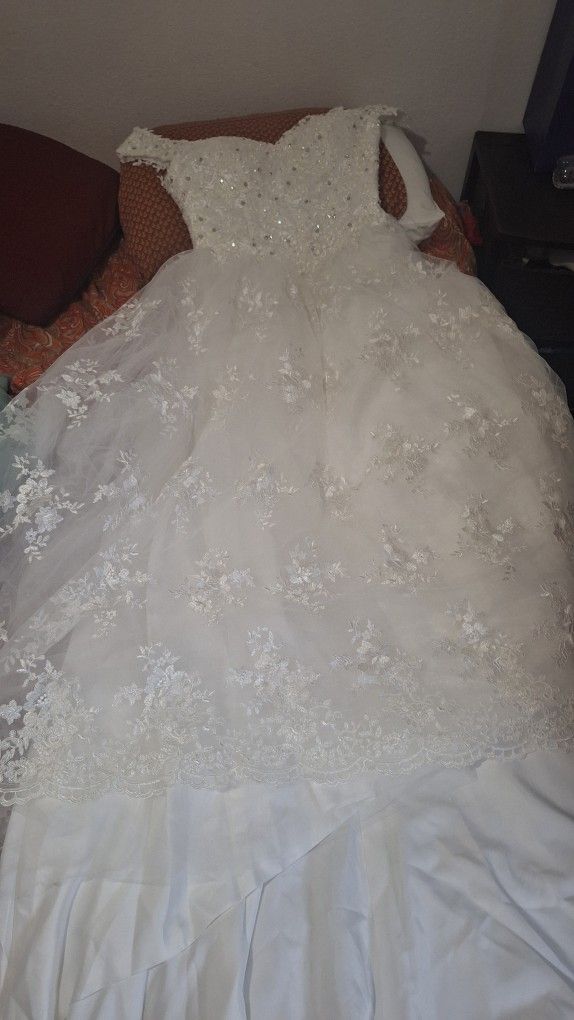 Wedding Dress Fits like Size 9/10