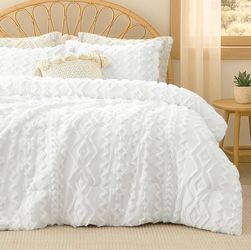 Amélie Home Tufted Boho Comforter Set Queen Size