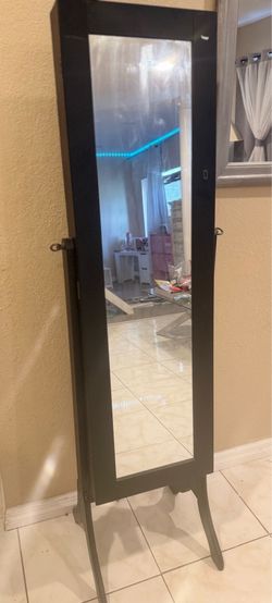 Stand up jewelry / mirror
