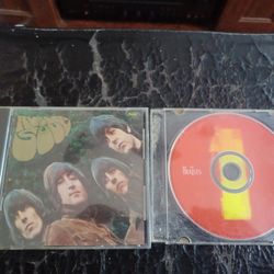 BEATLES CDS 💿  AND SHARP CD PLAYER WITH FREE CDS $120 FINAL PRICE READ DESCRIPTION AND SEE 👀 ALL PICTURES 