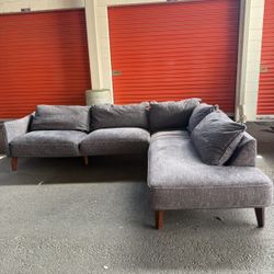 Clean Sectional Couch 🛋️- FREE DELIVERY 🚚 