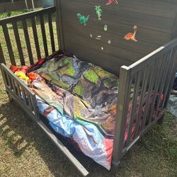 Simmons Infant Crib and Toddler Convertible Crib. 