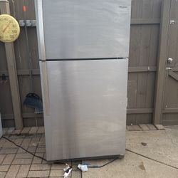 WHIRLPOOL FRIDGE USED LIKE NEW