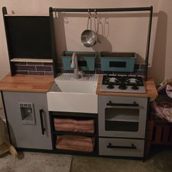 play kitchen 