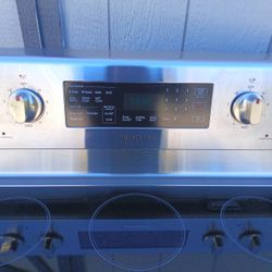 Samsung Electric Range Like New Condition 