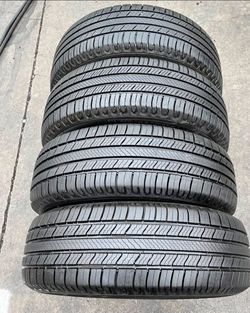 235.65.18 Set 4 Tires Michelin Con Excelente calidad Las 4