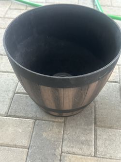 Reedley Medium Kentucky Walnut Brown Resin Wine Barrel Lightweight Round Planter 