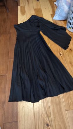 Vestido y un set chorts y blusa manga larga semi nuevos $10 cada una $10 each size Large