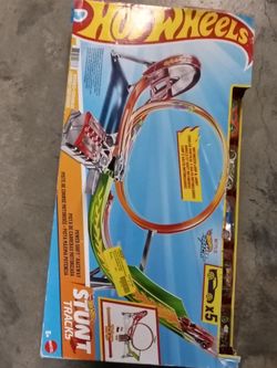Hot wheels stunt track