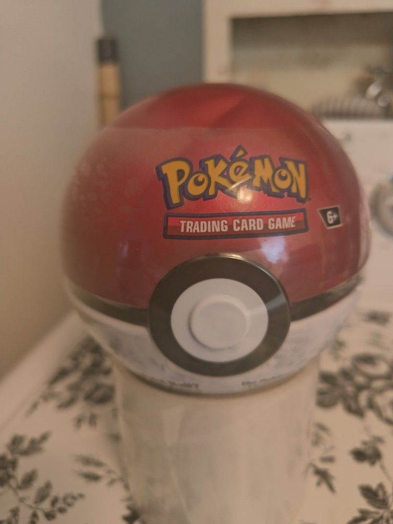 Pokemon Poke Ball Tin Red.... NEW