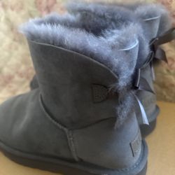 GREY🩶 UGG Bow Boots (size 8 Women’s) 