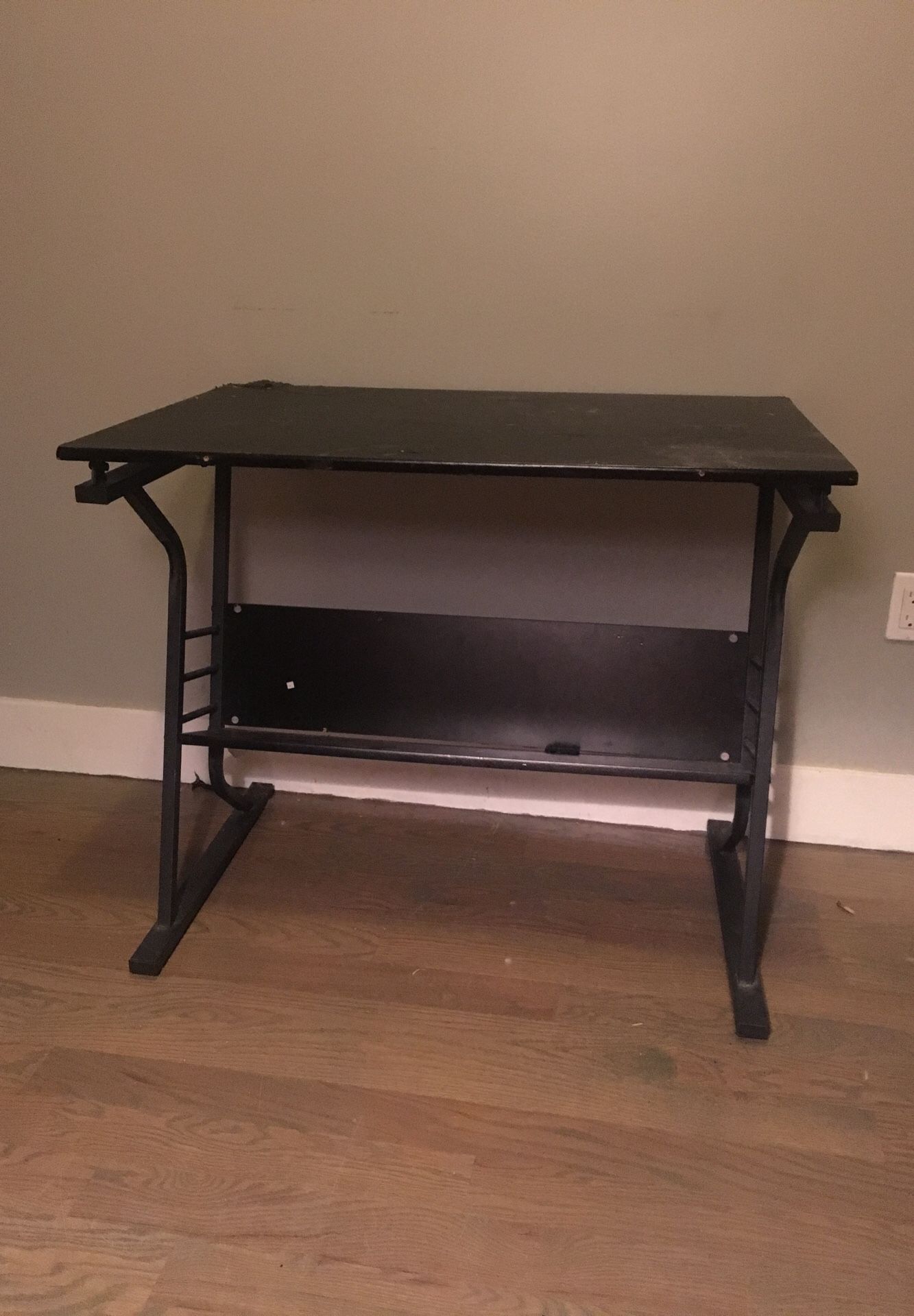 DRAFTING DESK