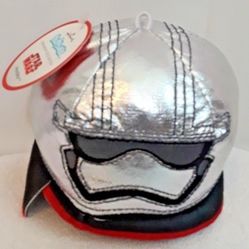 Hallmark Fluffballs Disney Star Wars Captain Phasma Silver Stuffed Ball Ornament. 