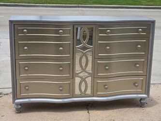 DRESSER