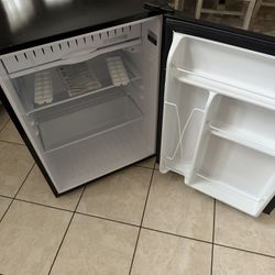 GE 5.6 cu. ft. Compact Mini Fridge in Black. Need gone ASAP. 