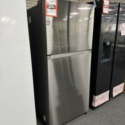 Samsung Refrigerator. 🚚WE DELIVER🚚