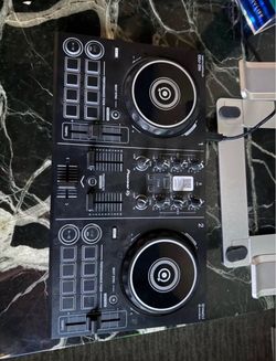 Pioneer DJ DDJ-200 is a 2-channel smart