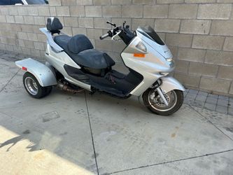 Silver 3-Wheel Motor Scooter Trike