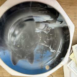 Bradford Exchange Collection Wolf Plates