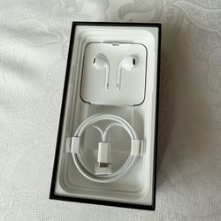 Genuine Apple EarPods with a Lightning connector and Genuine Apple Lightning to USB-C Cable for iPhone/iPad/iPod/Airpods. Compatible with all Apple pr