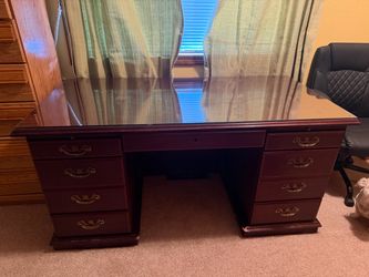Office desk, very nice