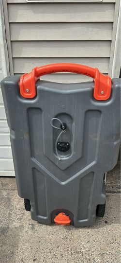 Portable Water Storage Tank with Wheels