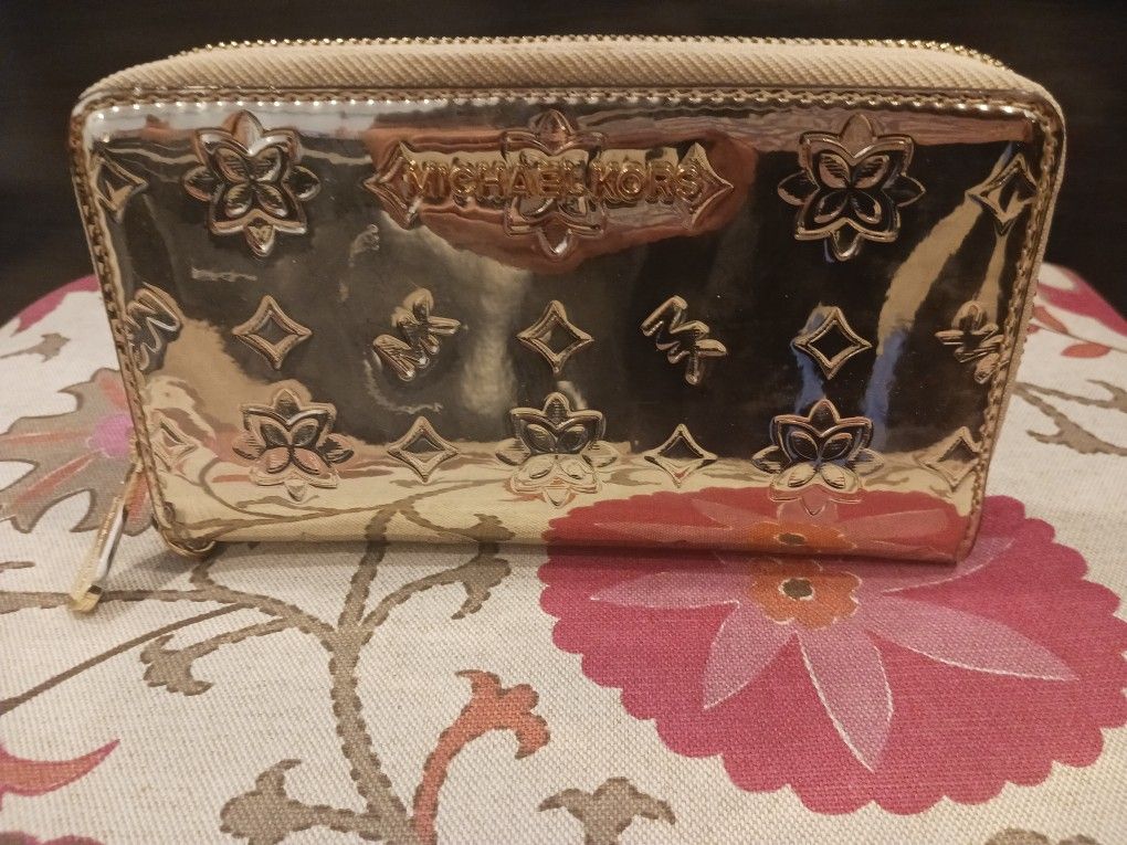 BRAND NEW MICHEAL KORS WRISTLET.....😁😊😍