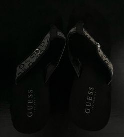 guess black wedges
