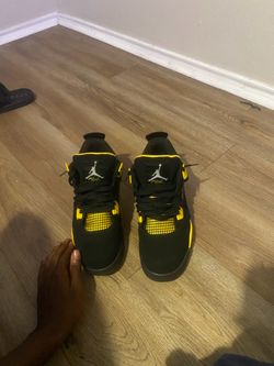 Jordan 4 thunders