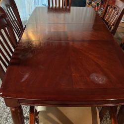 Solid Table 6 Chairs