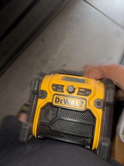 DeWalt compact jobsite radio