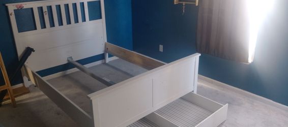 Twin bed frame w/ drawer