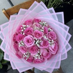 25 pink rose bouquet with baby breaths