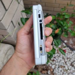 White Nintendo 3ds