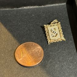 Gold “S” Pendant 