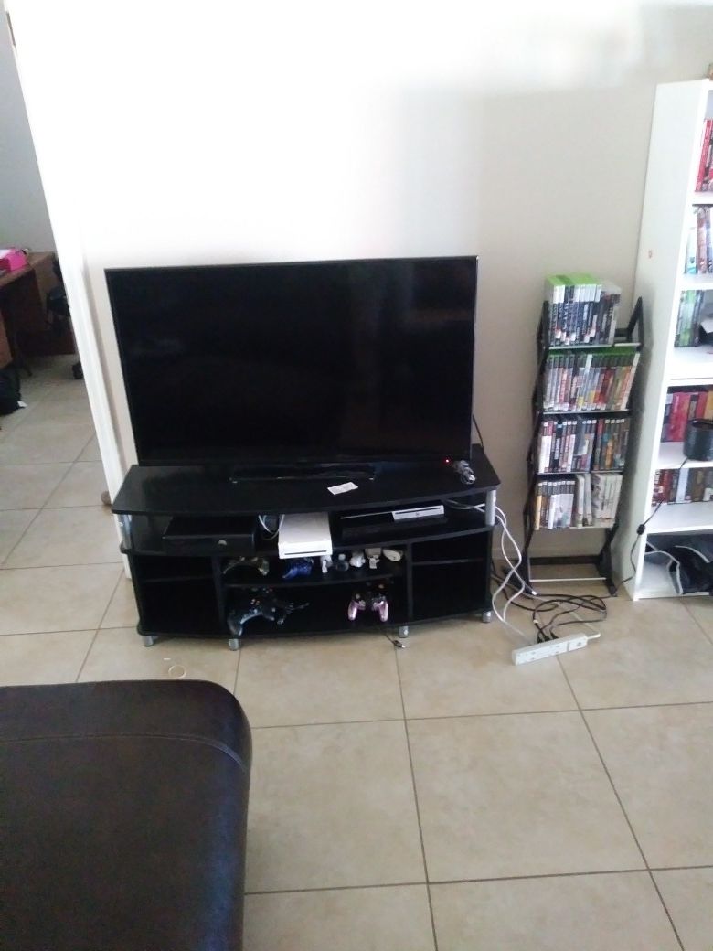 50 inch tv, xbox 360, ps3 & Wii entertainment system