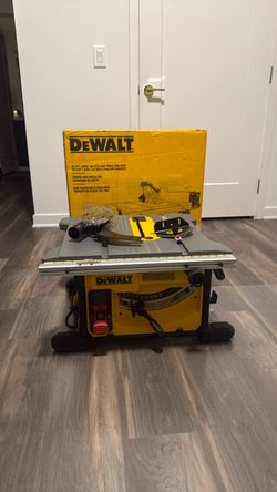 DEWALT 15 Amp Corded 8-1/4 in. Compact Portable Jobsite Tablesaw ( NO FENCE)