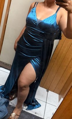 Título: Vestido Largo Formal de Satén Turquesa / Azul Pavo Real con Abertura