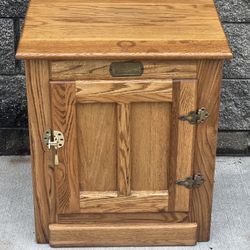 White Clad end table/nightstand 