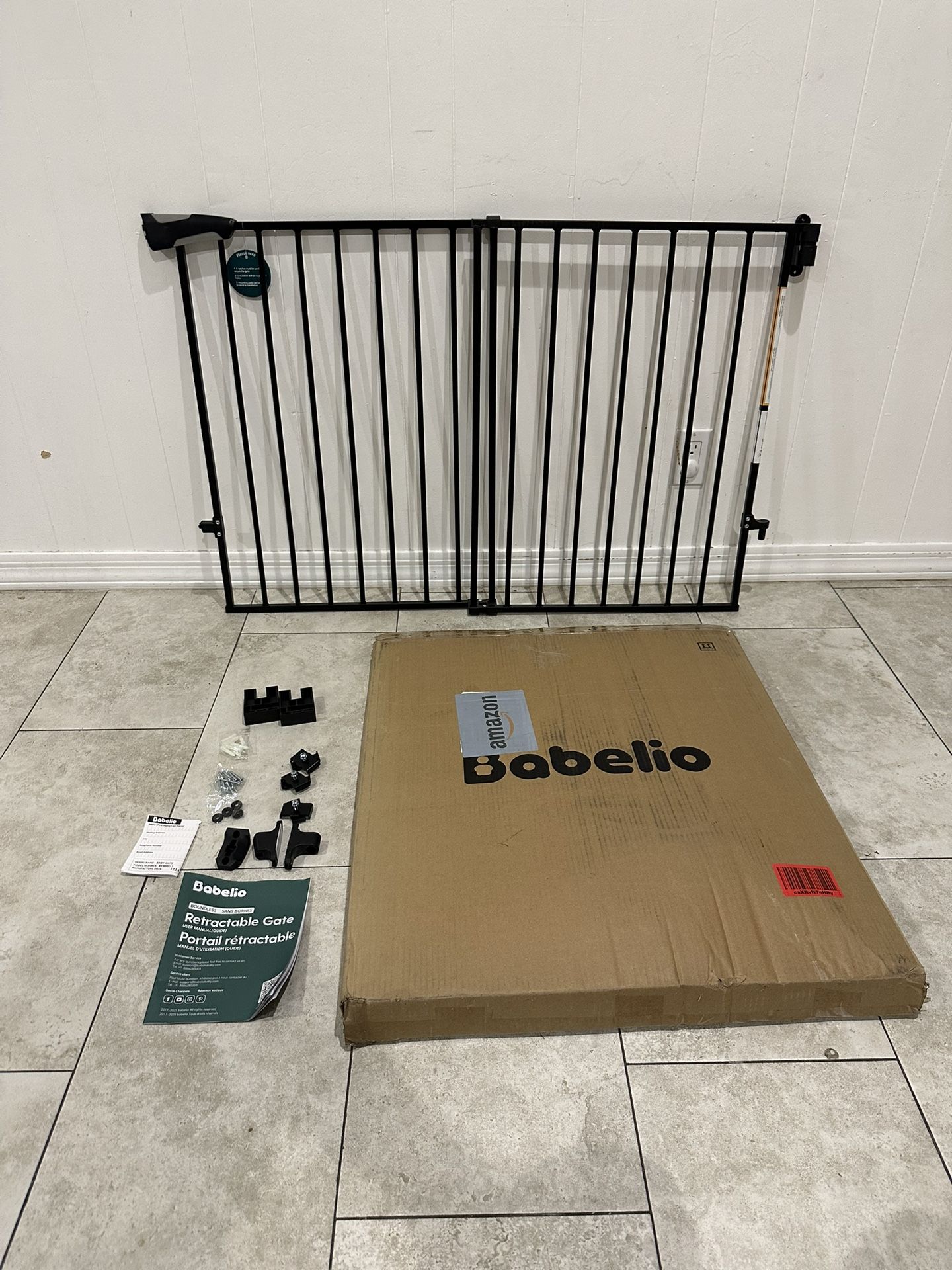 Wide Pet Gate / Baby Gate - Fits Openings 26” - 43”