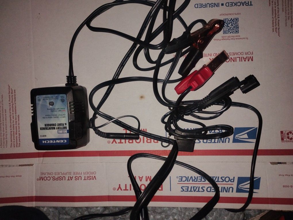 CEN-TECH Deluxe Battery Maintainer & Float Charger