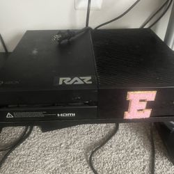 x box one with 2 controllers 