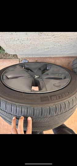Tesla OEM wheels + Michelin Tires