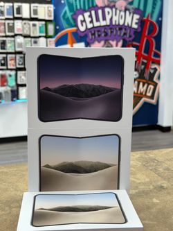 IPHONE DUO UNLOCKED (BRAND NEW)