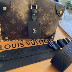 Louis Vuitton ( Petite Malle Souple)