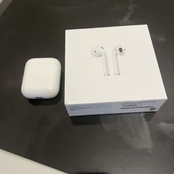 AirPods(Barely Used)